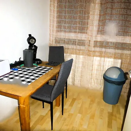 דירה App # 2 Zkdb Auf 68qm # Etage 4 Im Hochhaus Mit Aufzug # Ideal Fuer Dates & Monteure & Abenteurer *